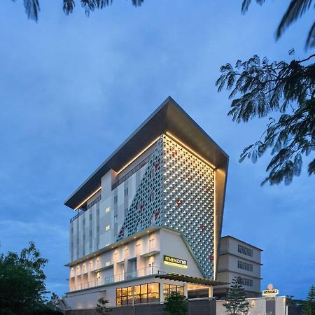 Maxonehotels At Kota Harapan Indah-Bekasi Kültér fotó
