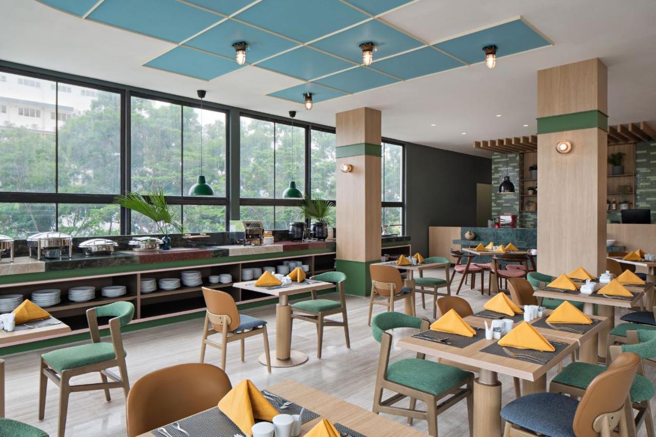 Maxonehotels At Kota Harapan Indah-Bekasi Kültér fotó