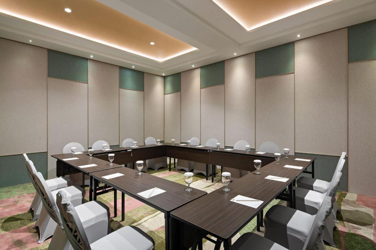 Maxonehotels At Kota Harapan Indah-Bekasi Kültér fotó