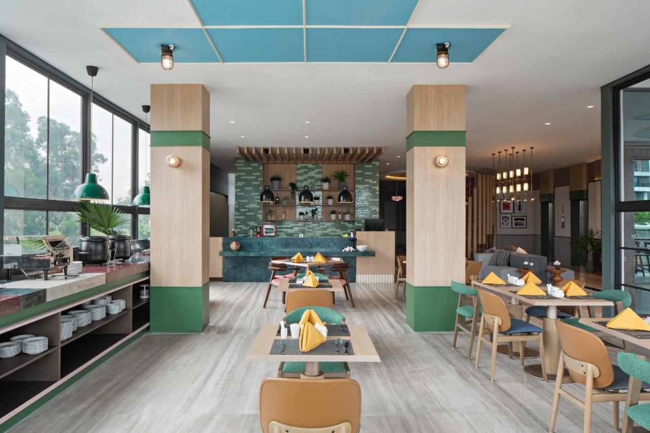 Maxonehotels At Kota Harapan Indah-Bekasi Kültér fotó