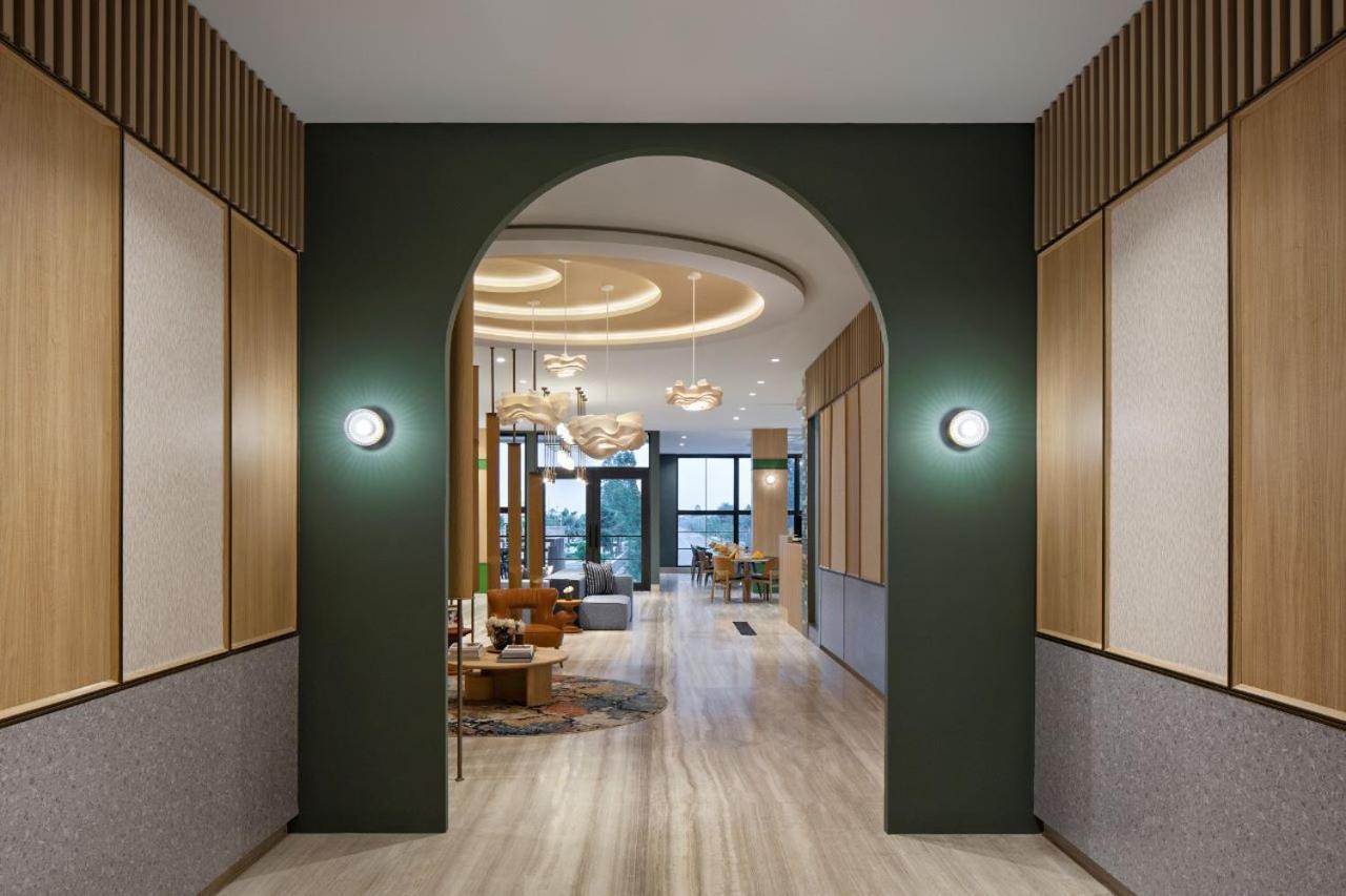 Maxonehotels At Kota Harapan Indah-Bekasi Kültér fotó